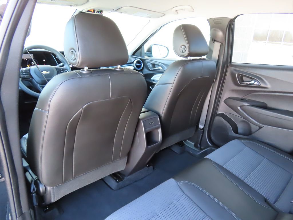 Certified 2025 Chevrolet Trax LT image 23