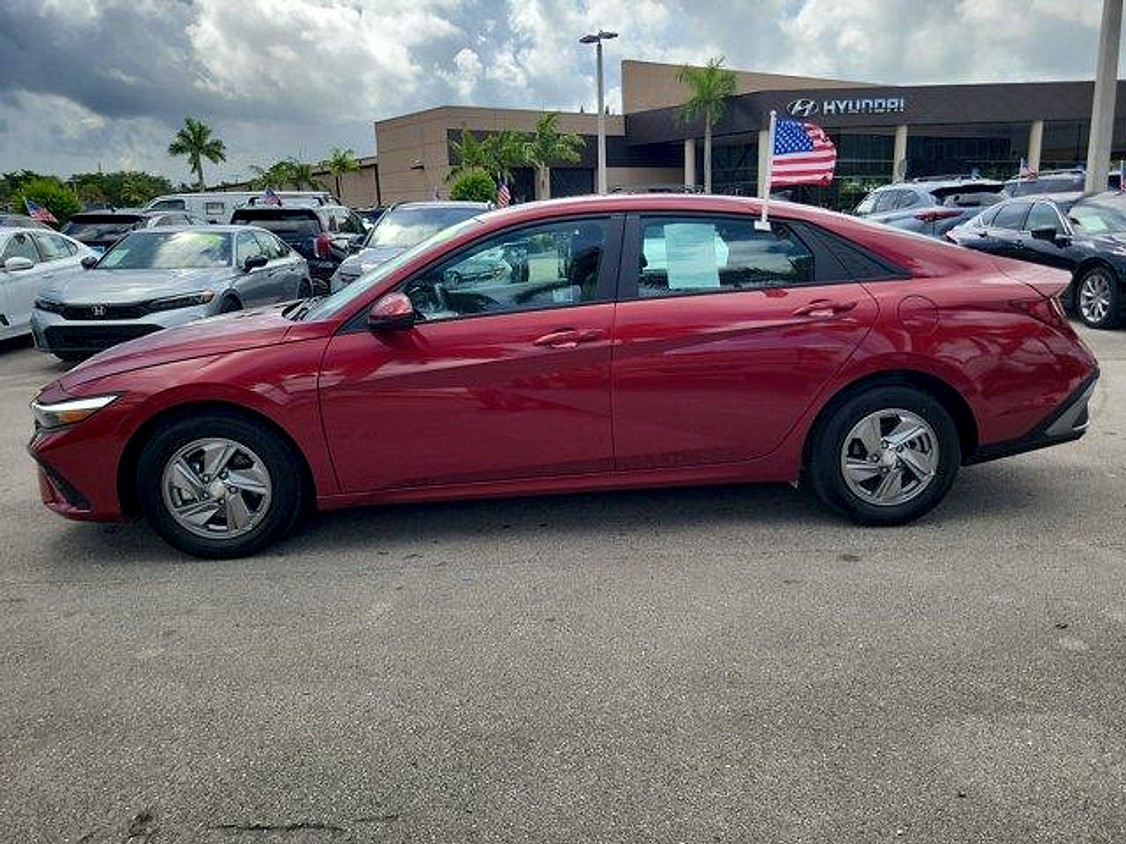Certified 2025 Hyundai Elantra SE w/ Cargo Package FWD image 8