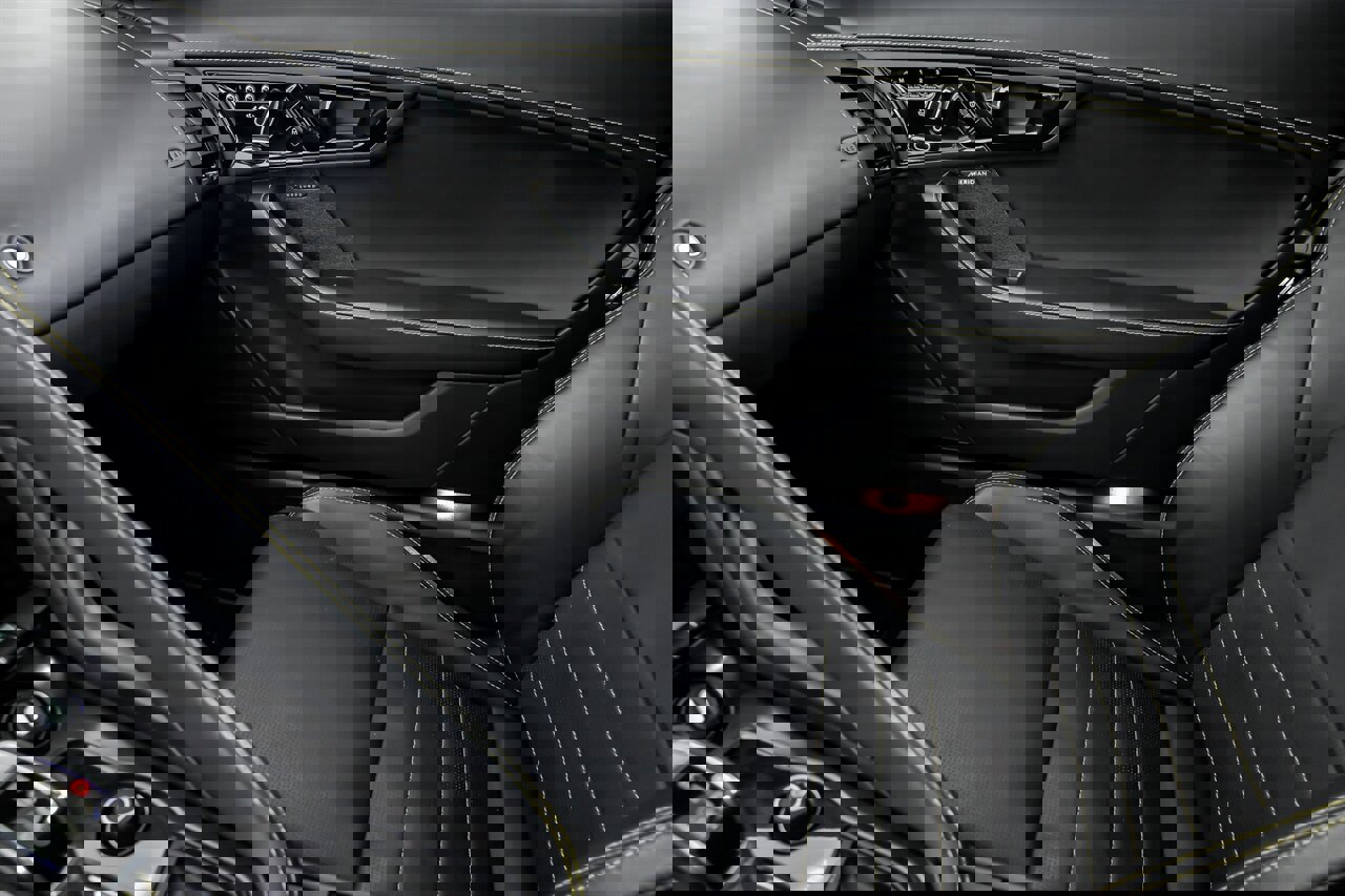 Used 2018 Jaguar F-TYPE 400 Sport image 31