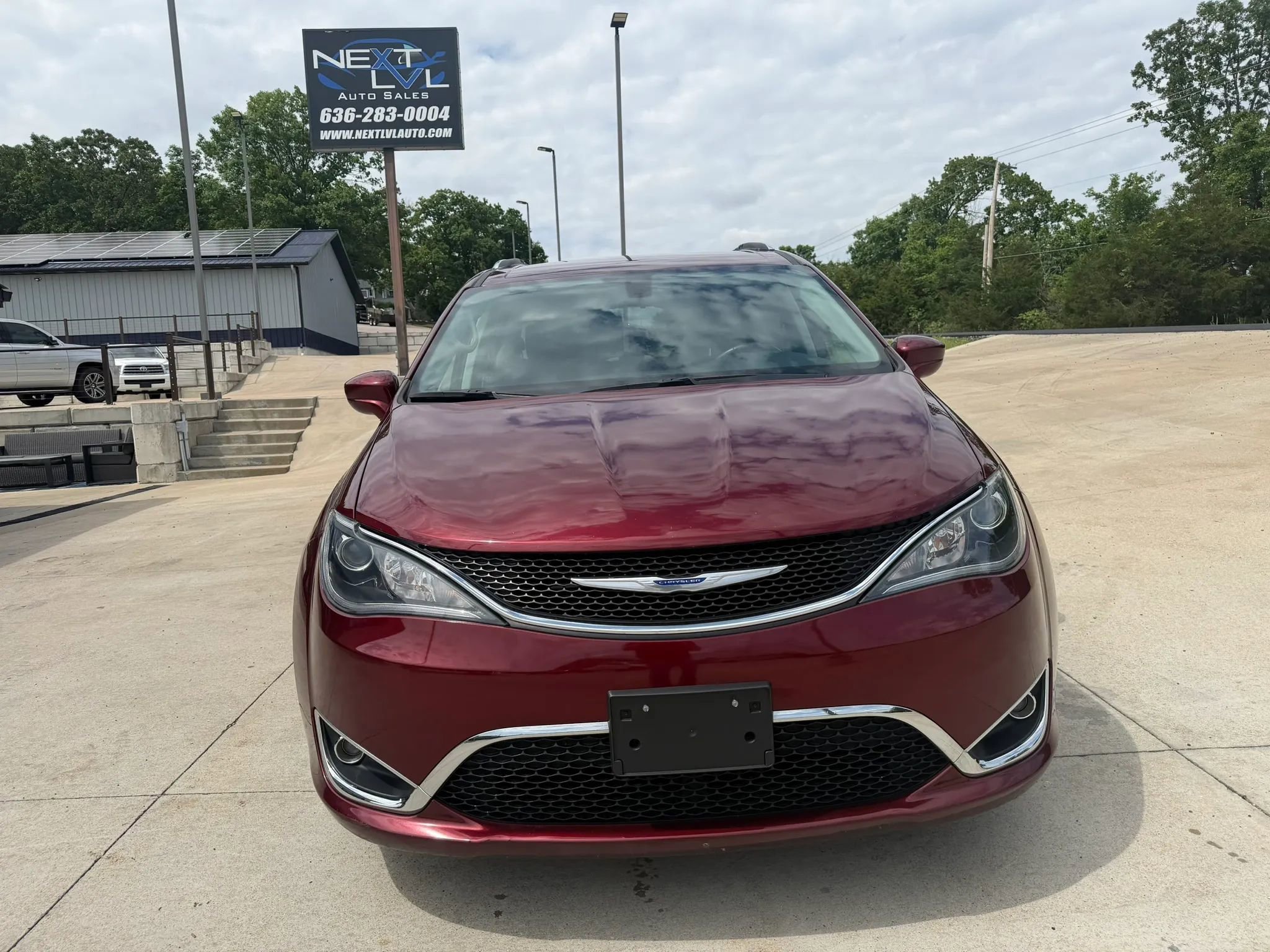 Used 2018 Chrysler Pacifica Touring-L FWD image 4
