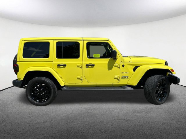 Used 2023 Jeep Wrangler Unlimited Sahara w/ Cold Weather Group AWD/4WD image 15