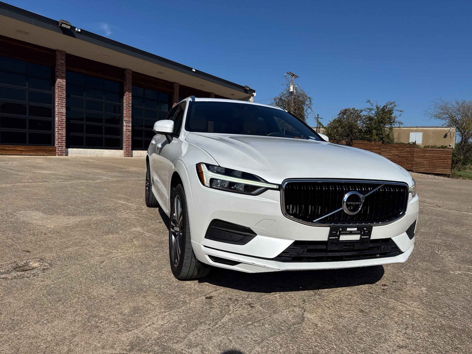 Used 2020 Volvo XC60 T5 Momentum w/ Protection Package Premier FWD image 3