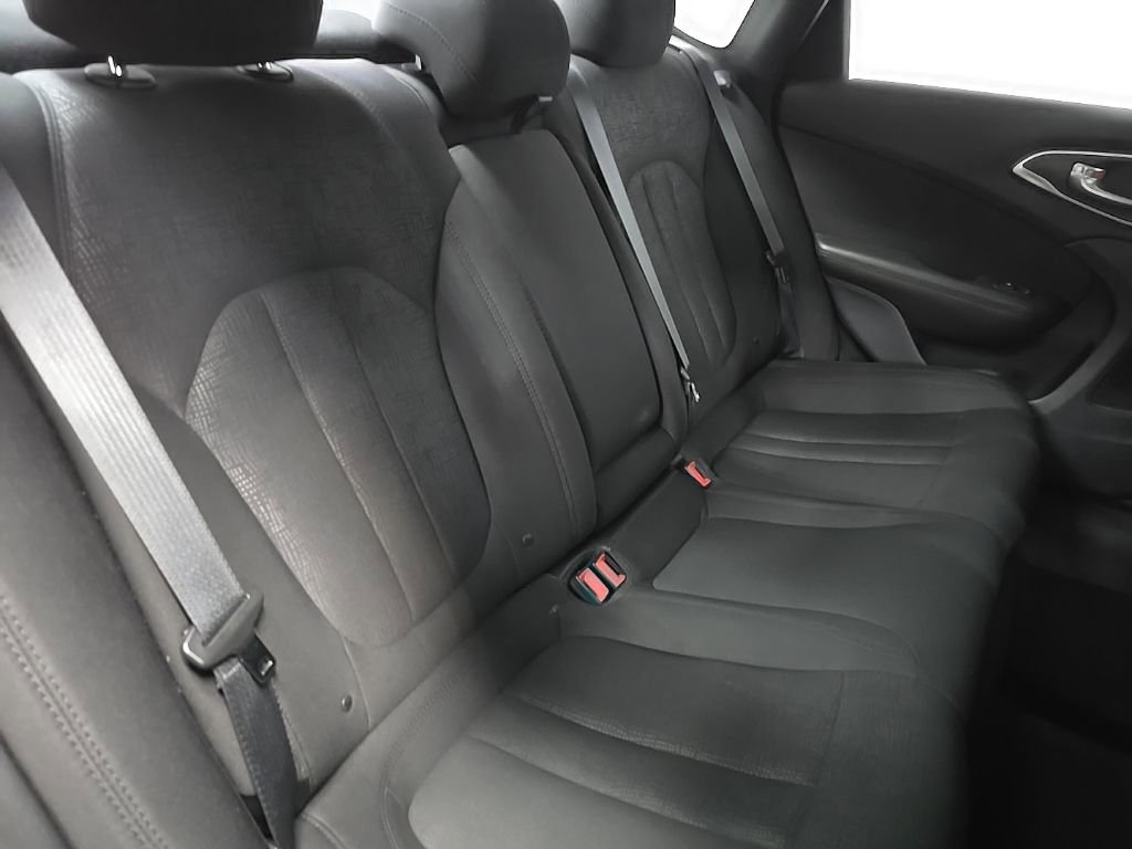 Used 2015 Chrysler 200 Limited w/ Convenience Group image 16