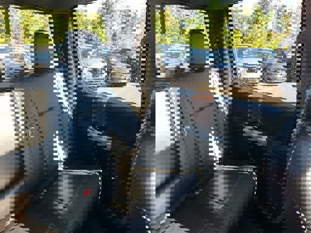 Used 2016 Ford F150 Lariat image 14