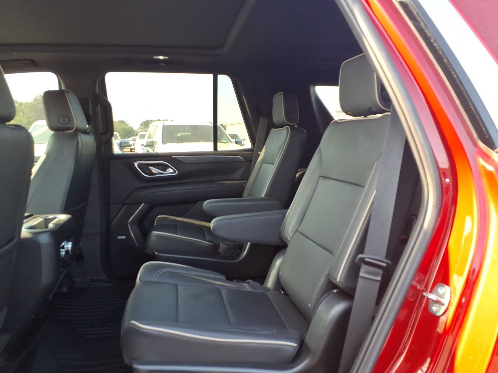 Used 2023 GMC Yukon SLT w/ SLT Premium Package image 23