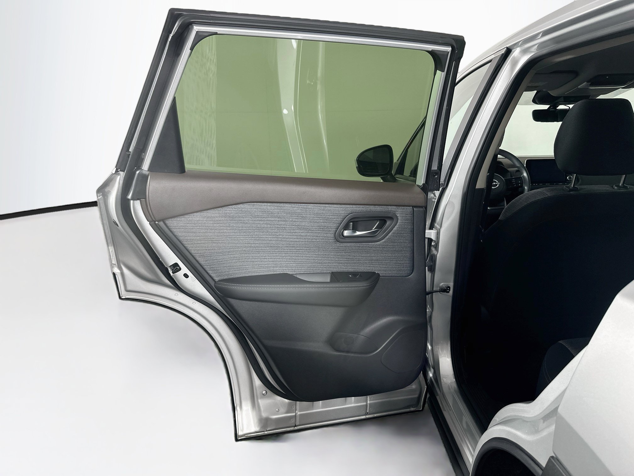 Used 2023 Nissan Rogue SV FWD image 25
