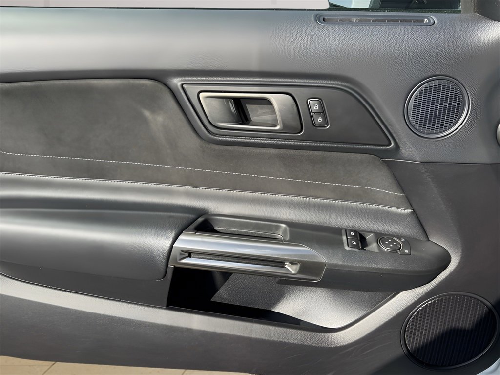 Used 2018 Ford Mustang Shelby GT350 w/ Convenience Package image 8