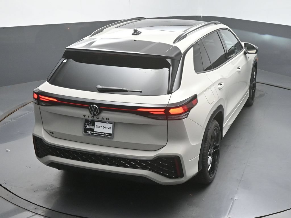 New 2026 Volkswagen Tiguan SE R-Line FWD image 47