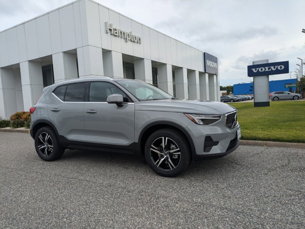New 2025 Volvo XC40 B5 Core w/ Protection Package Premier AWD/4WD image 2