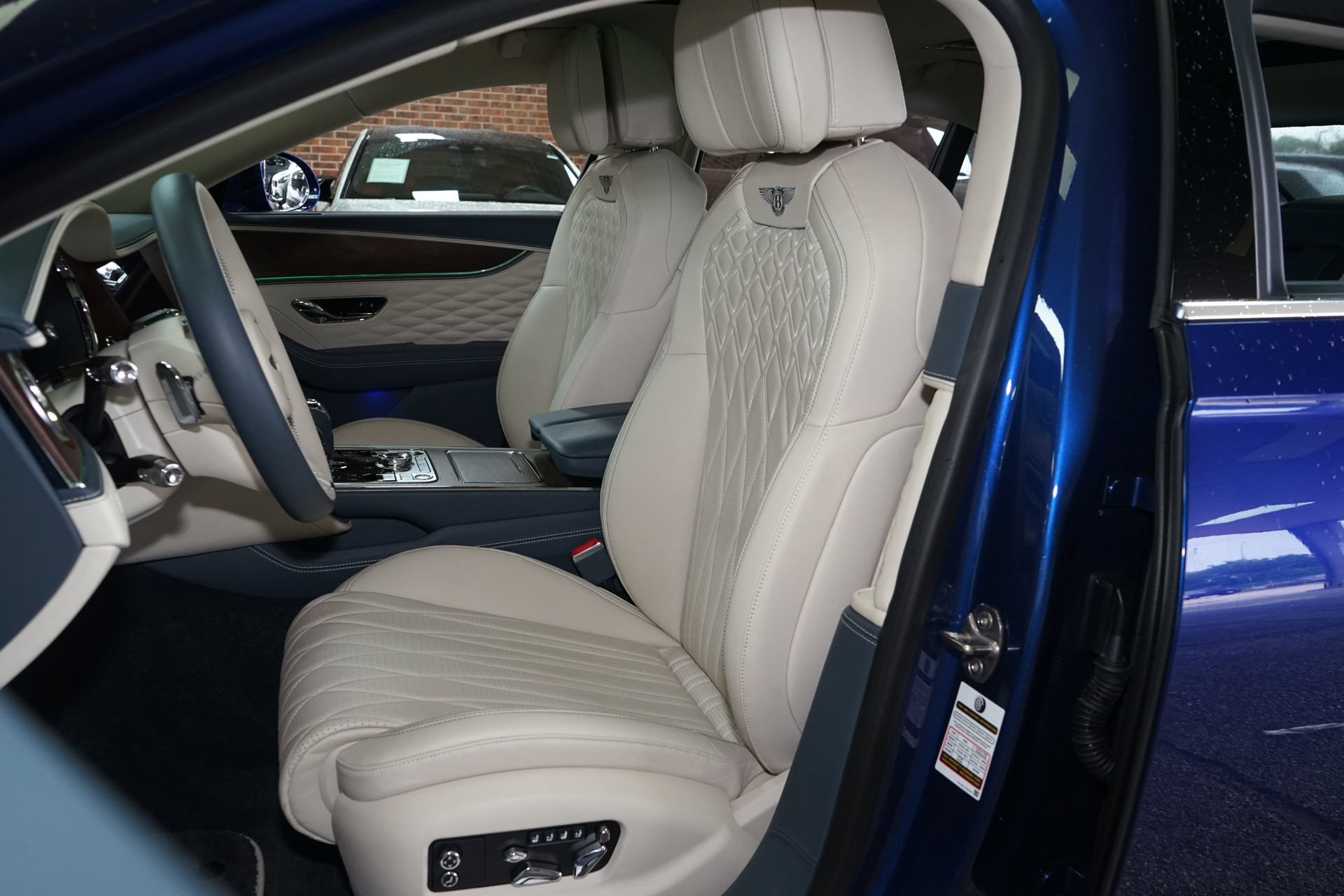 Used 2022 Bentley Flying Spur V8 AWD/4WD image 9