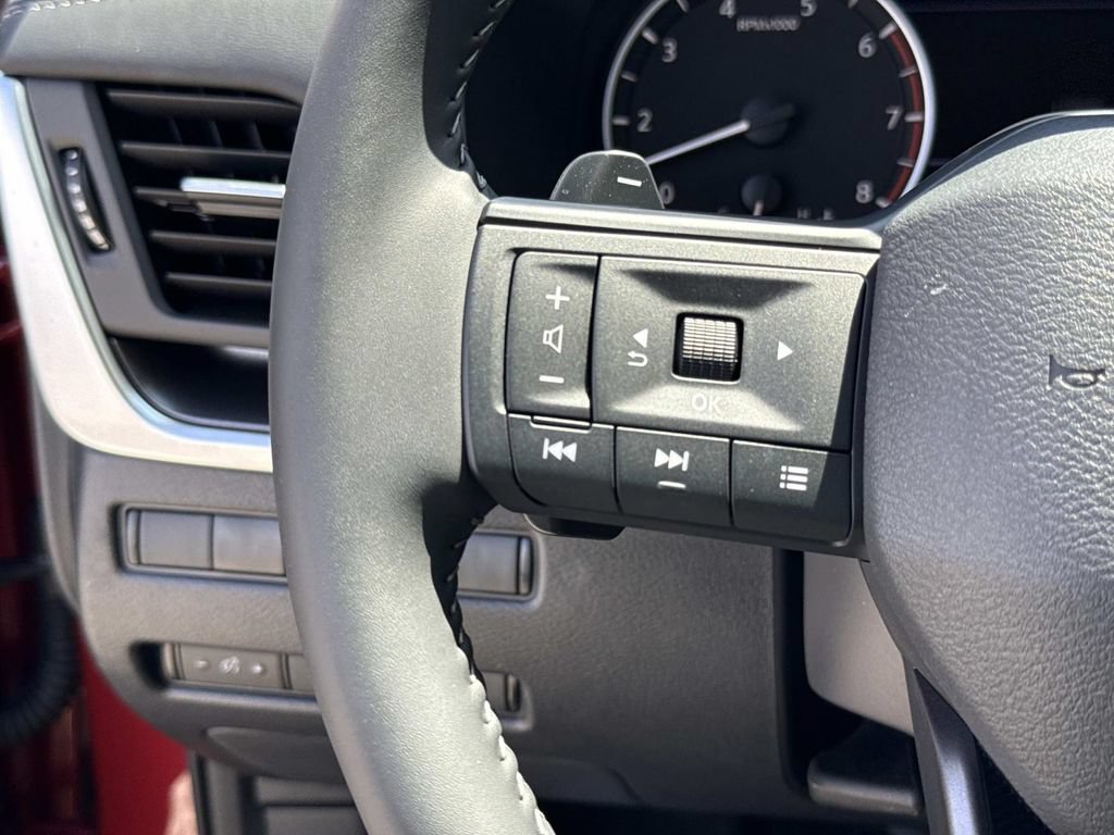 Used 2026 Nissan Rogue SV FWD image 39