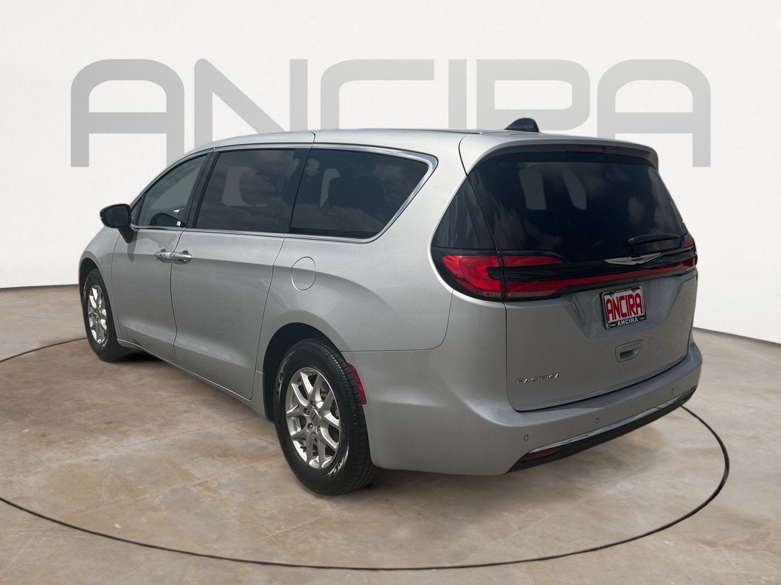 Used 2024 Chrysler Pacifica Touring-L FWD image 8