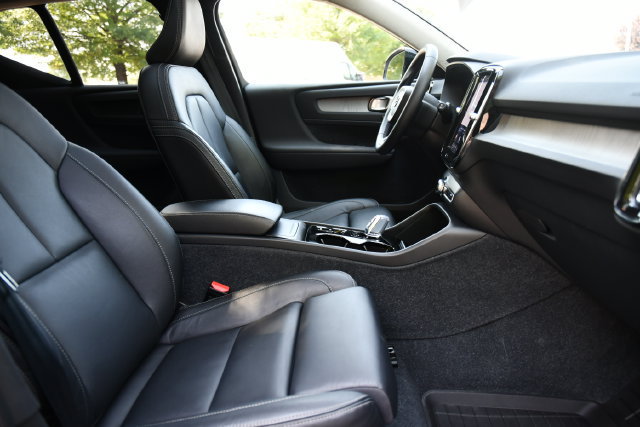 Certified 2023 Volvo XC40 B5 Plus w/ Driver Assist Package AWD/4WD image 33