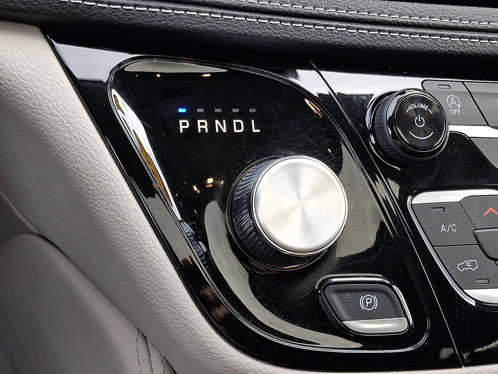 Used 2024 Chrysler Pacifica Limited image 14