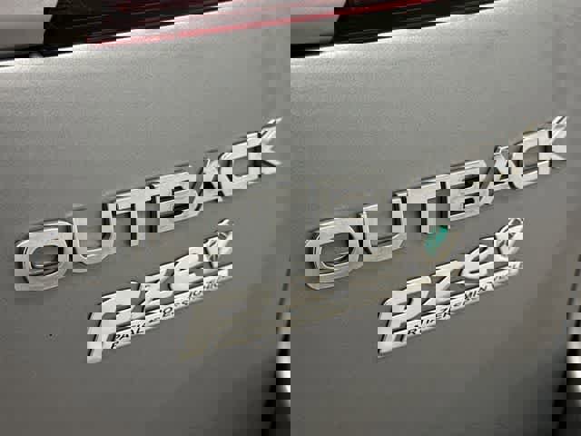 Used 2010 Subaru Outback 2.5i Limited image 17