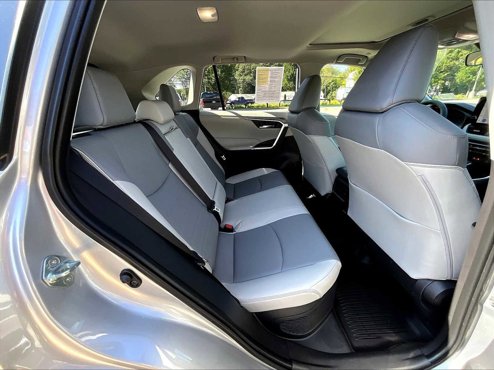 Used 2025 Toyota RAV4 XLE Premium image 16