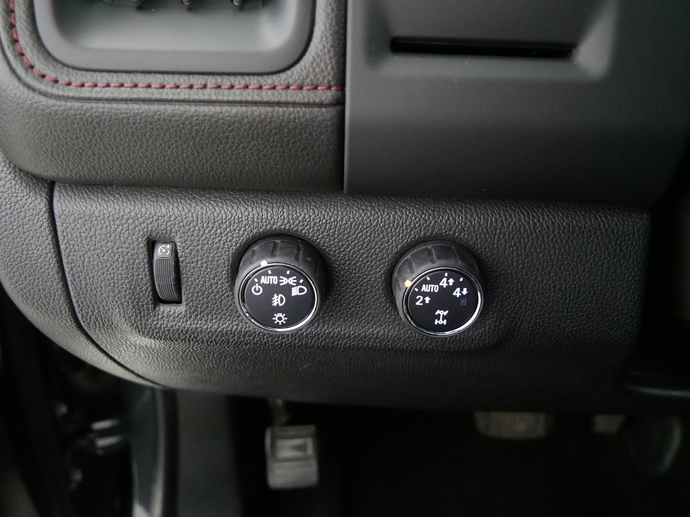 Used 2015 GMC Canyon SLE w/ All-Terrain Package image 26