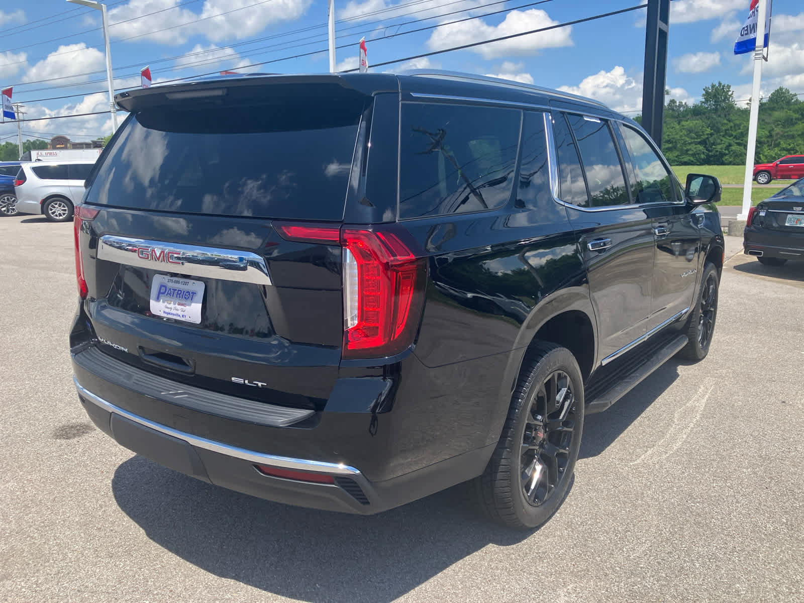 Used 2023 GMC Yukon SLT w/ SLT Premium Package AWD/4WD image 7
