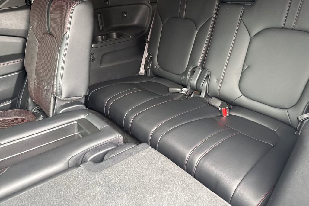 Certified 2025 Honda Pilot Black Edition image 17