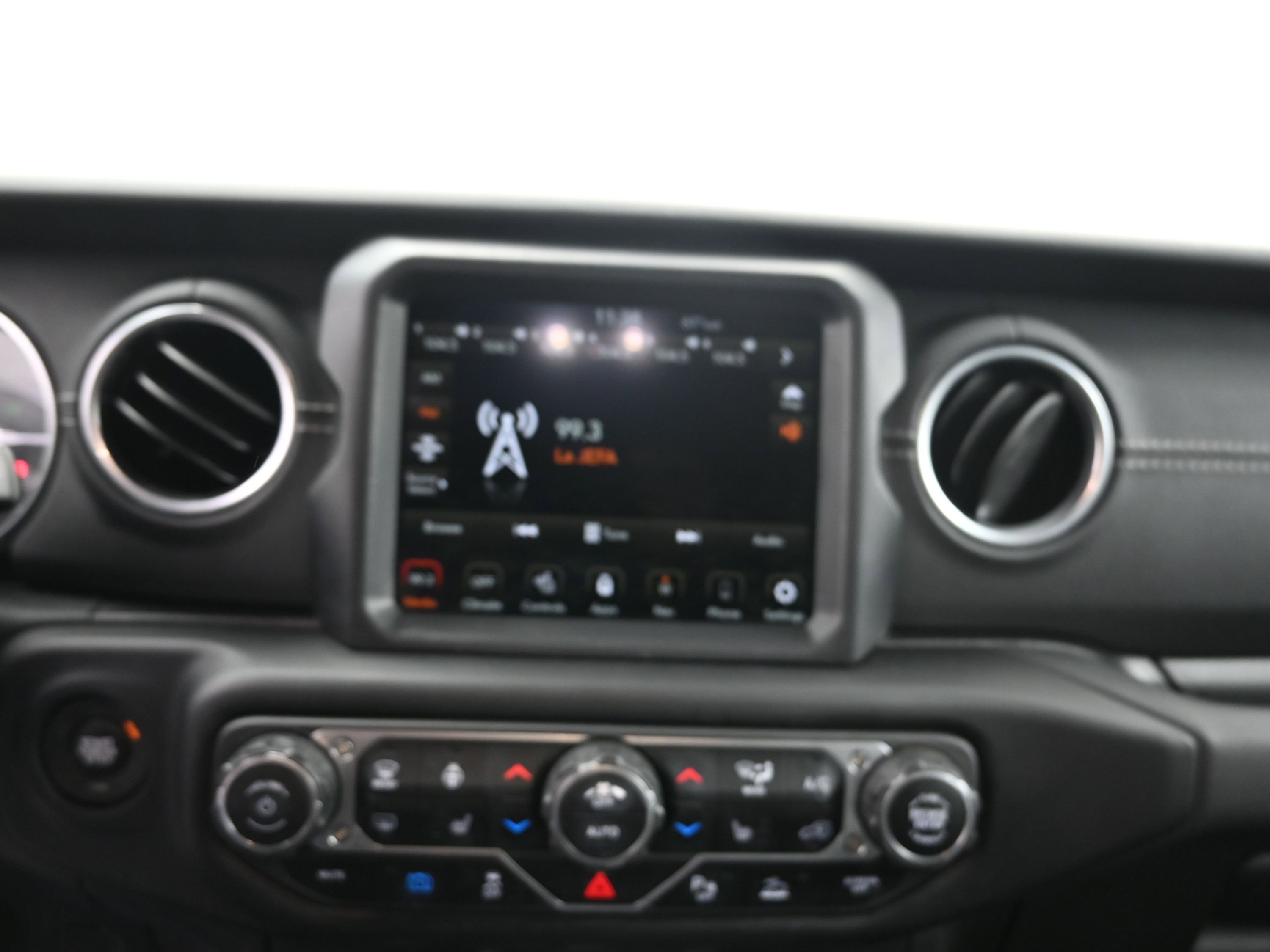 Used 2021 Jeep Wrangler Unlimited Sahara w/ Cold Weather Group image 12