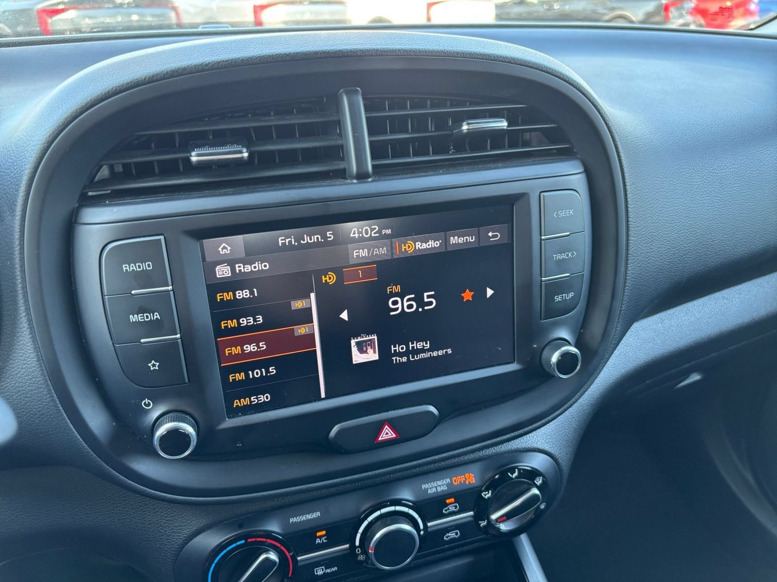 Used 2025 Kia Soul LX w/ LX Technology Package FWD image 19