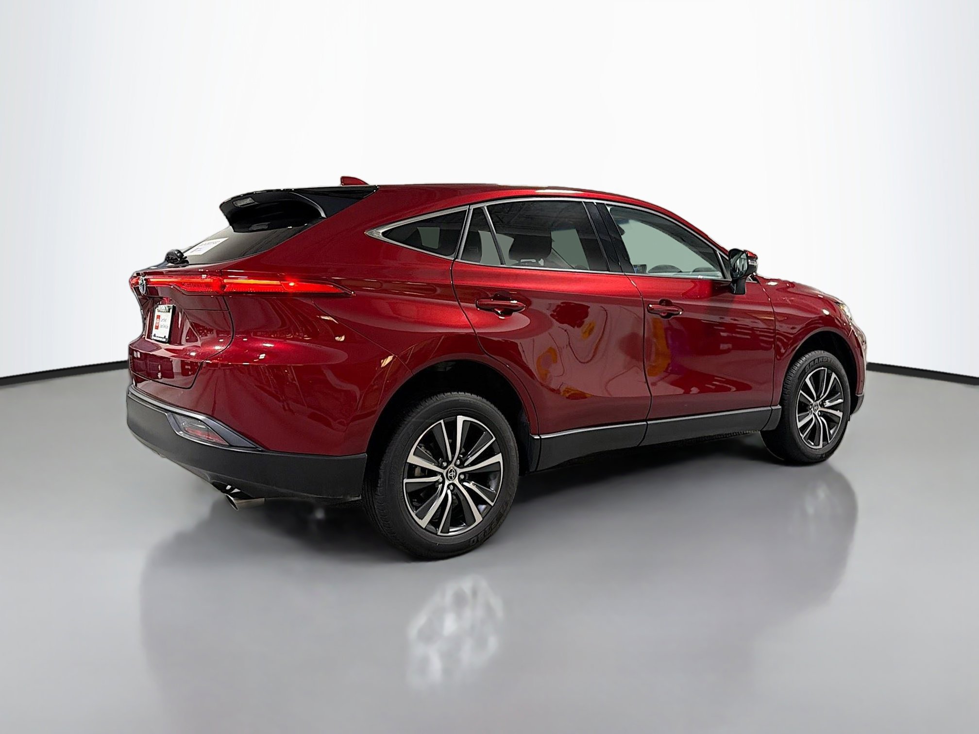 Used 2023 Toyota Venza LE image 7