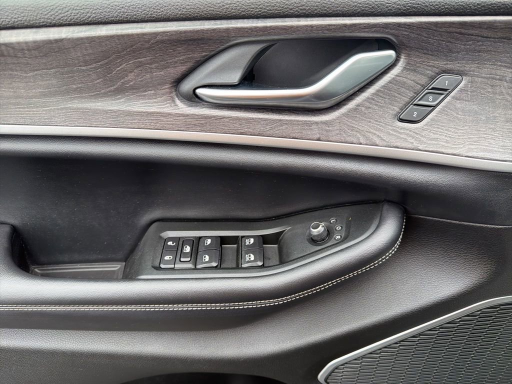 Used 2021 Jeep Grand Cherokee L Limited image 11