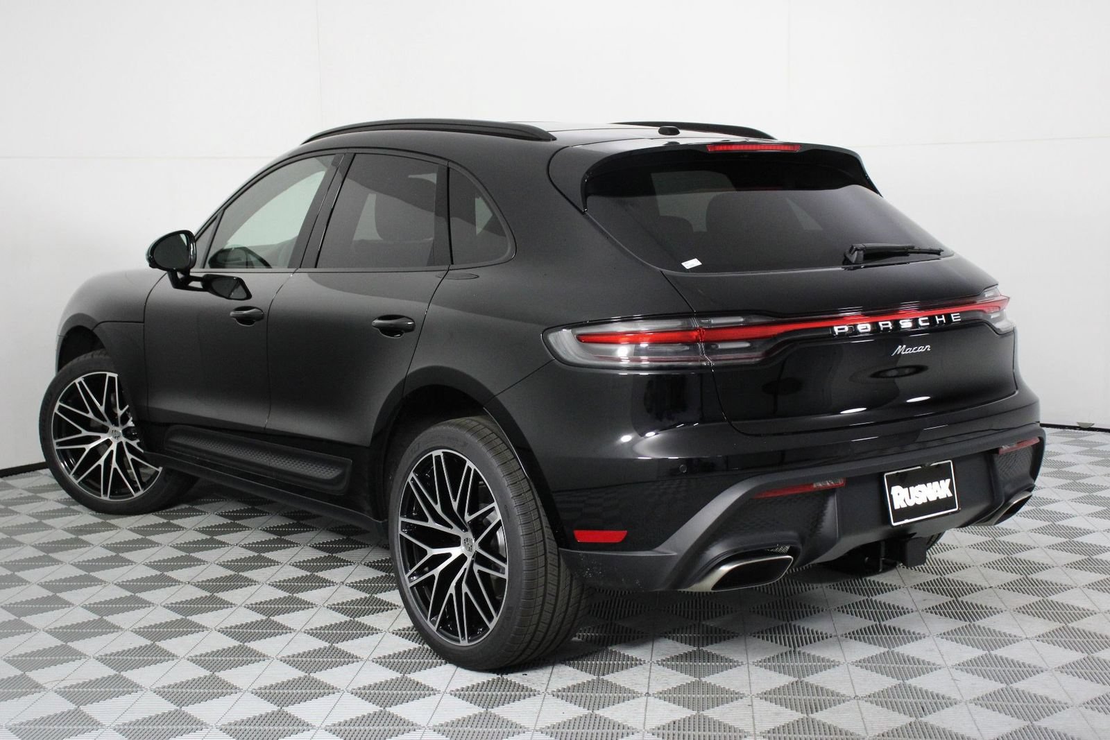 New 2026 Porsche Macan AWD/4WD image 3