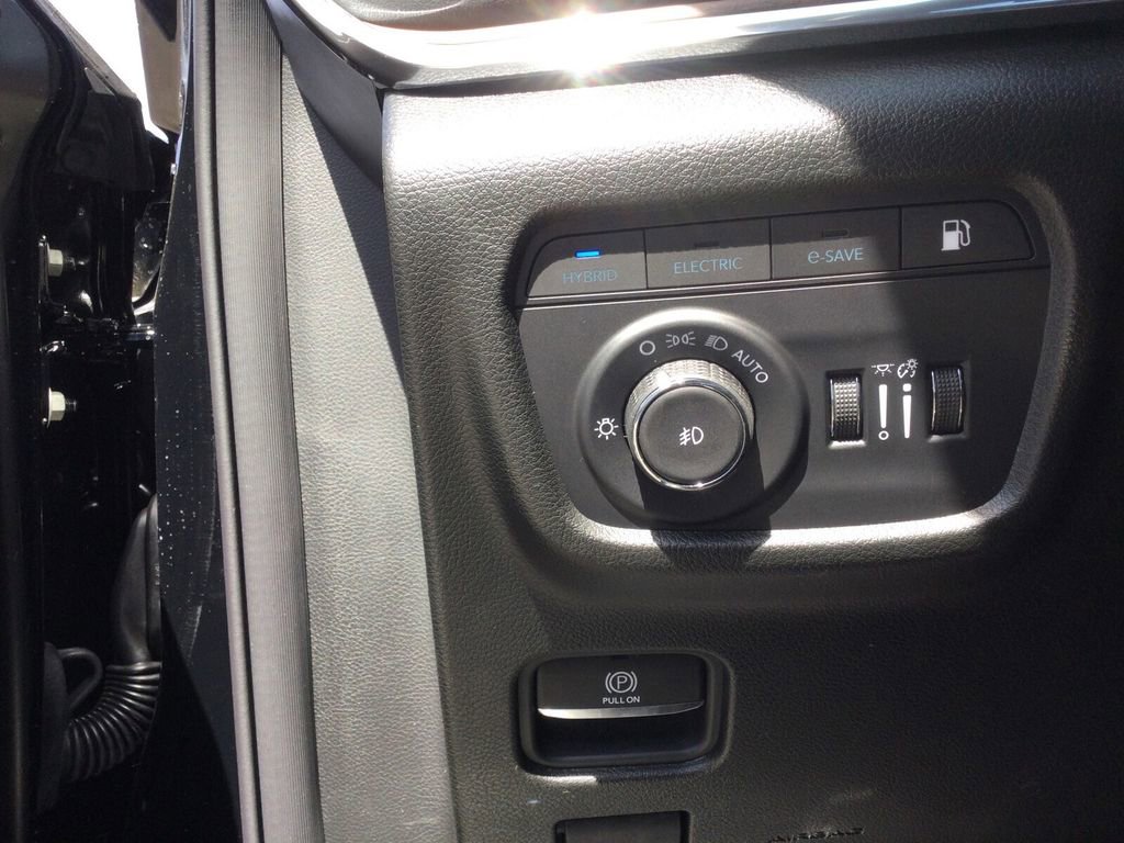 New 2023 Jeep Grand Cherokee Summit w/ Advanced Protech Group IV AWD/4WD image 12
