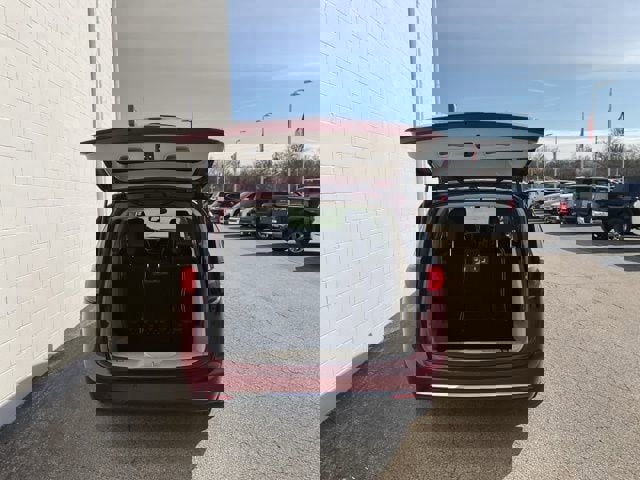 Used 2020 Chrysler Pacifica Touring-L image 7