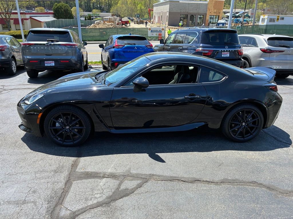 Used 2024 Toyota GR86 Premium RWD image 4
