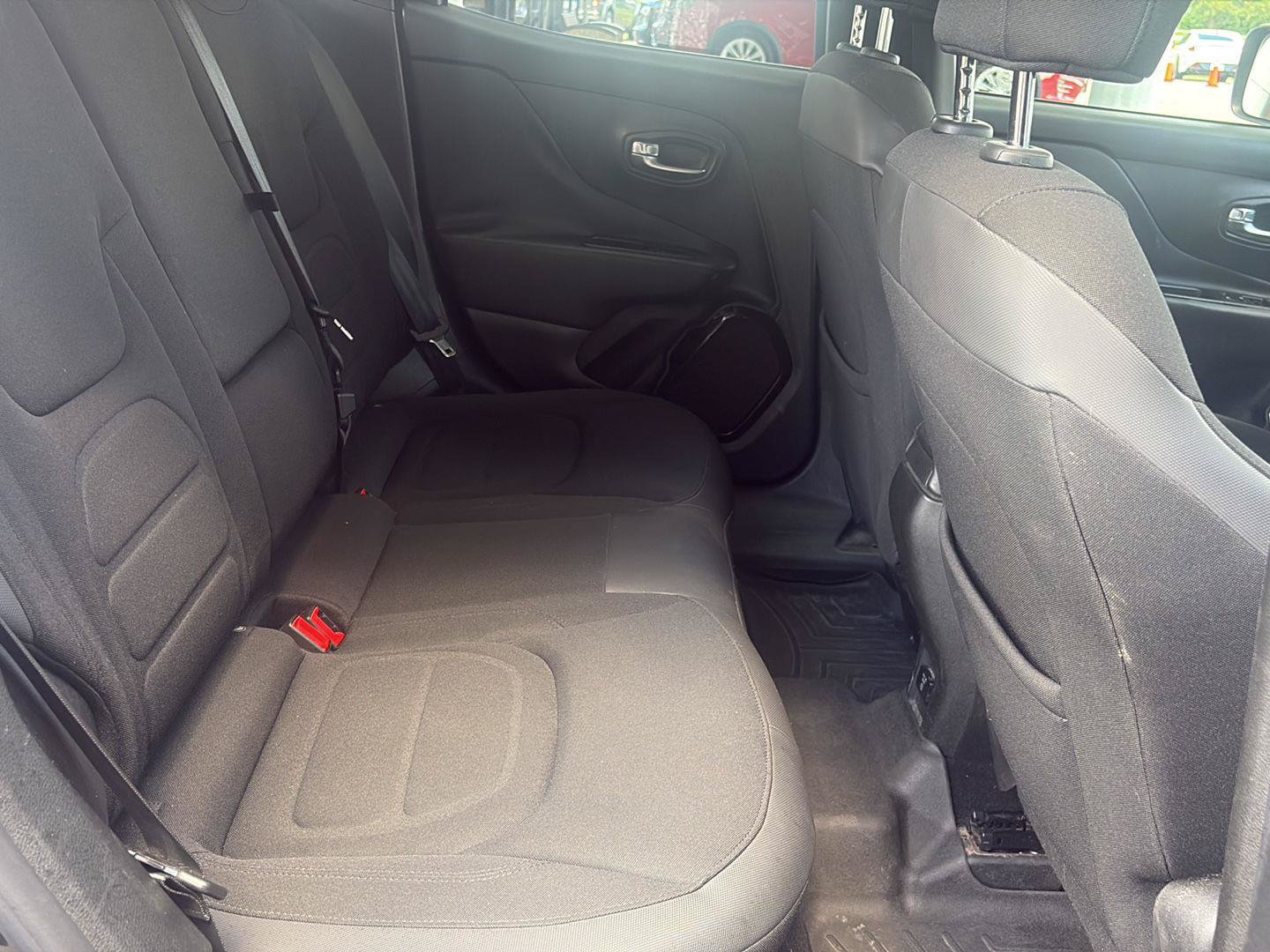 Used 2016 Jeep Renegade Latitude AWD/4WD image 18