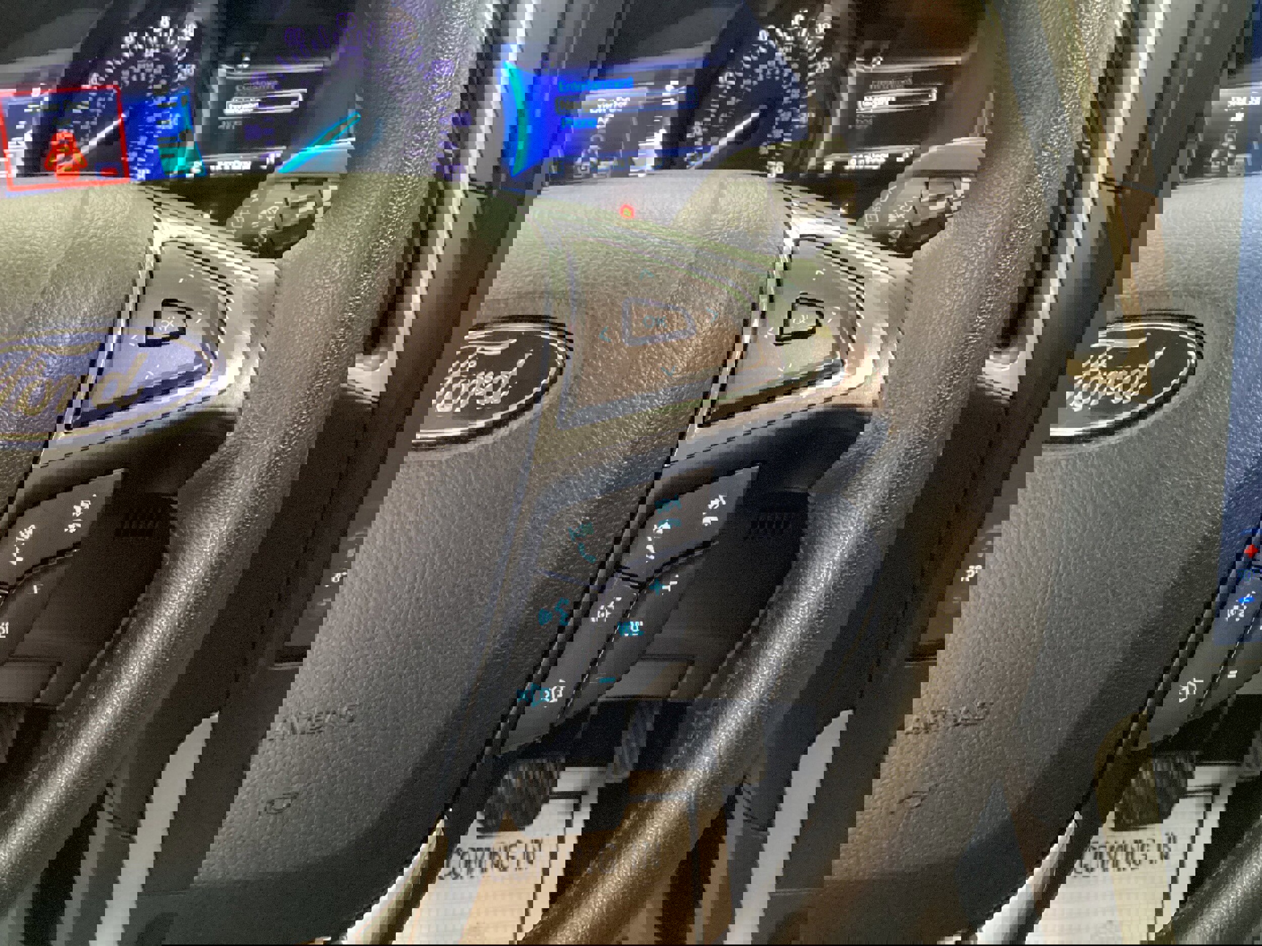 Used 2022 Ford Edge SEL image 22