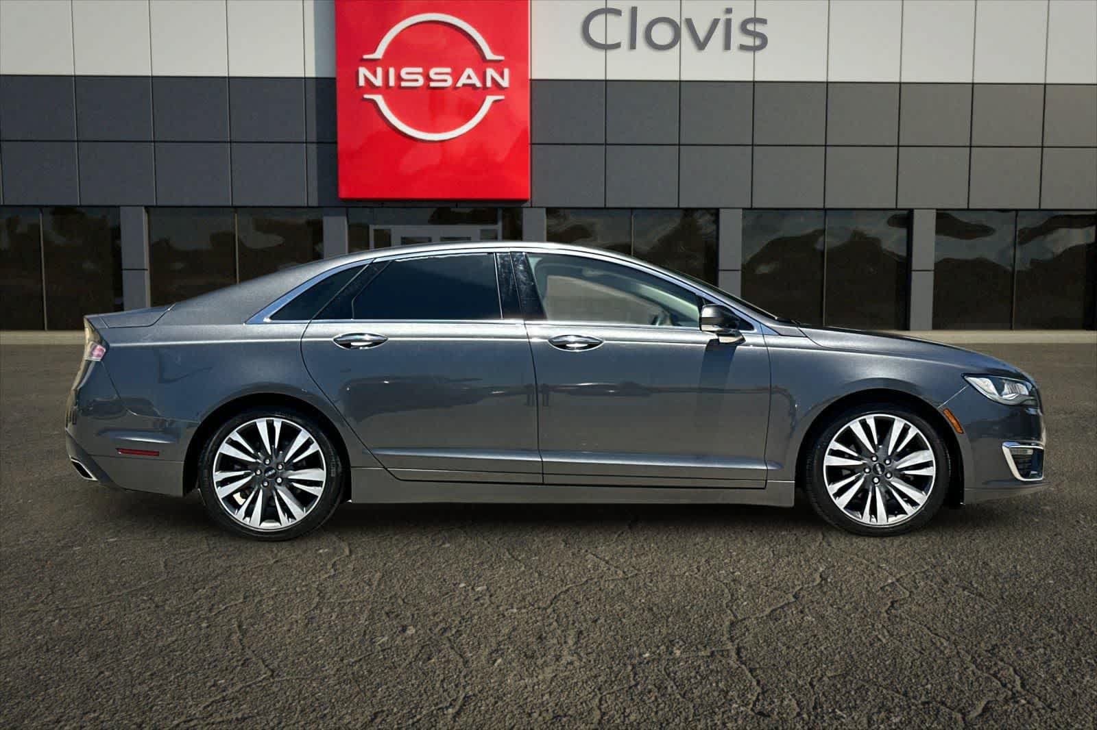 Used 2017 Lincoln MKZ Reserve FWD image 9