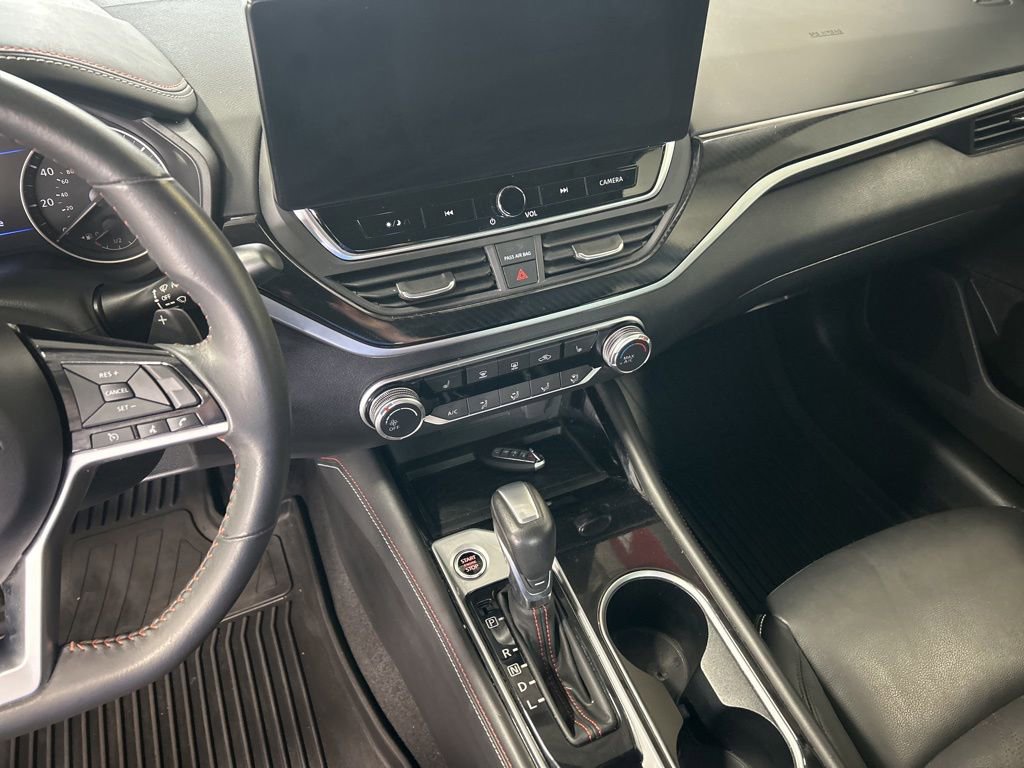 Used 2024 Nissan Altima 2.5 SR w/ SR Premium Package FWD image 4