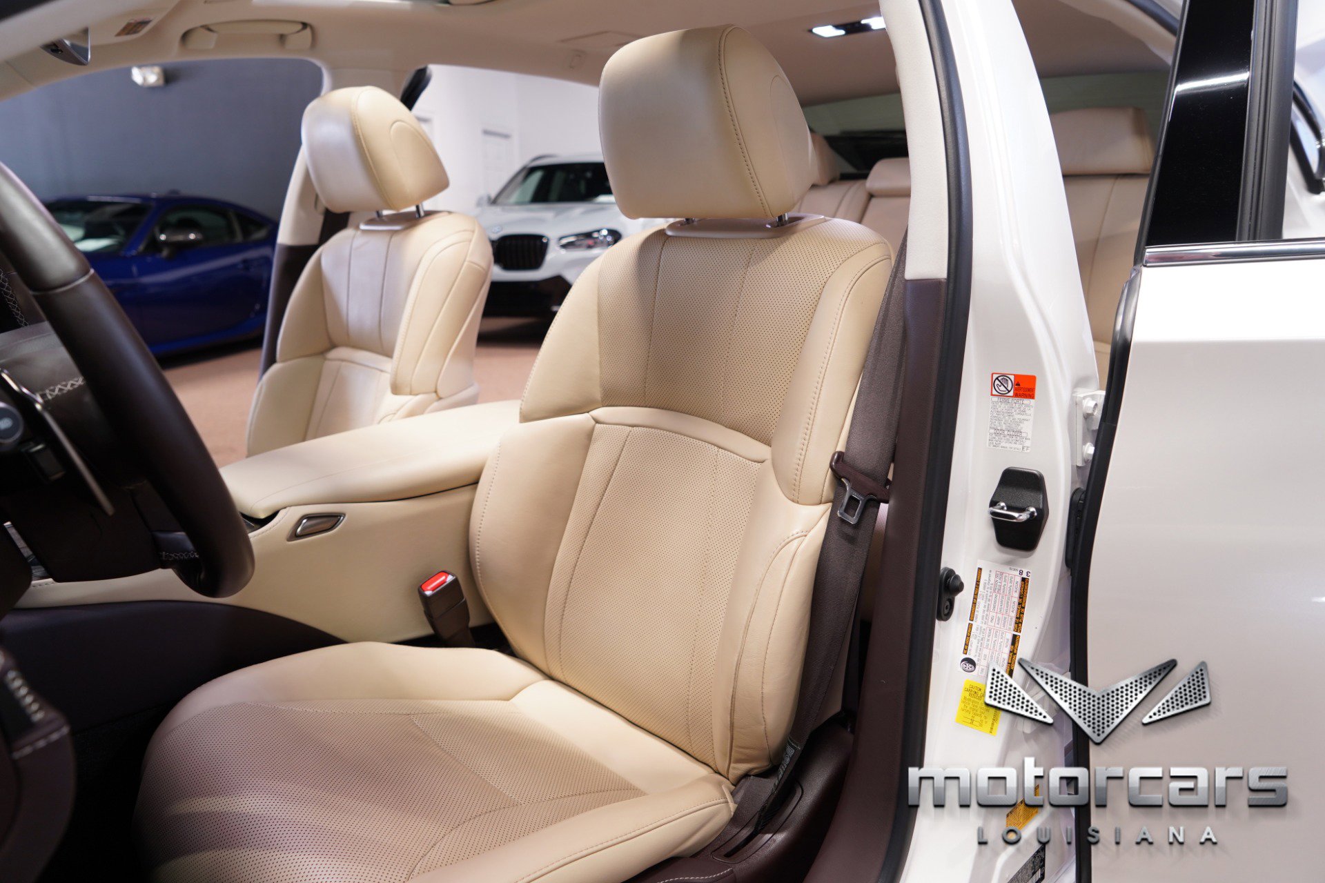 Used 2020 Lexus LS 500 w/ Accessory Package (Z2) RWD image 29