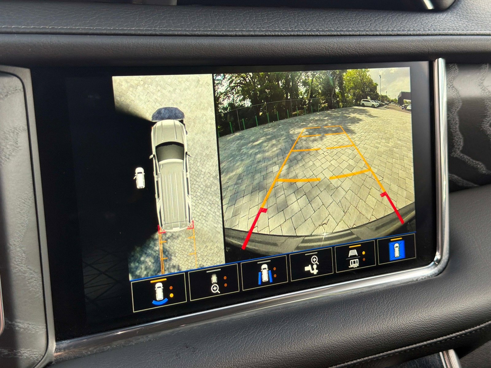 Used 2023 GMC Yukon XL Denali image 41