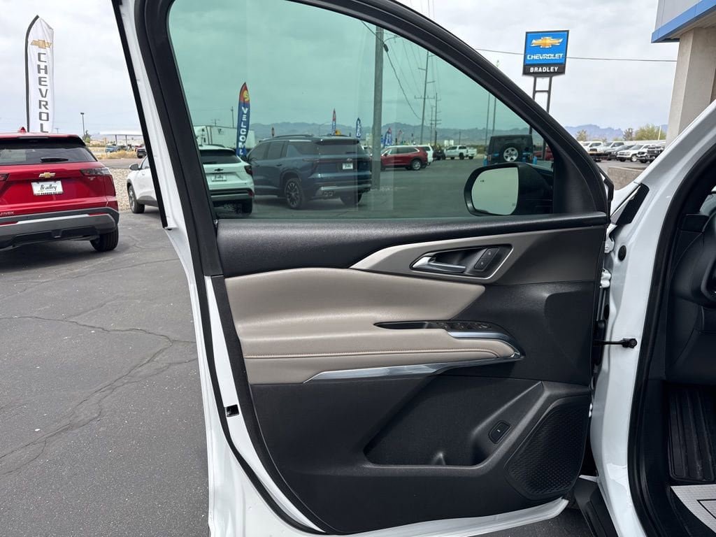New 2026 Chevrolet Traverse LT w/ Driver Confidence Package FWD image 14