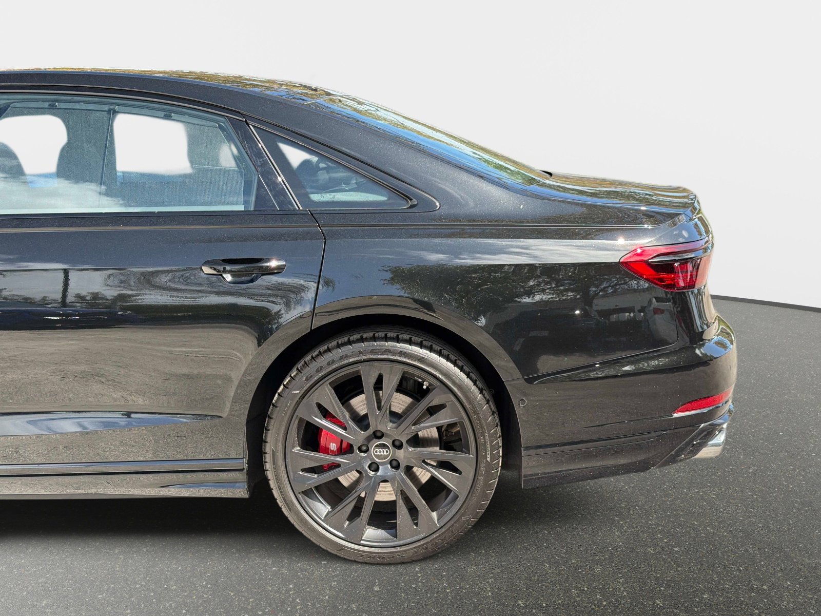 Used 2025 Audi S8 4.0T image 14