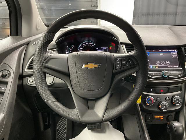 Used 2020 Chevrolet Trax LS AWD/4WD image 17