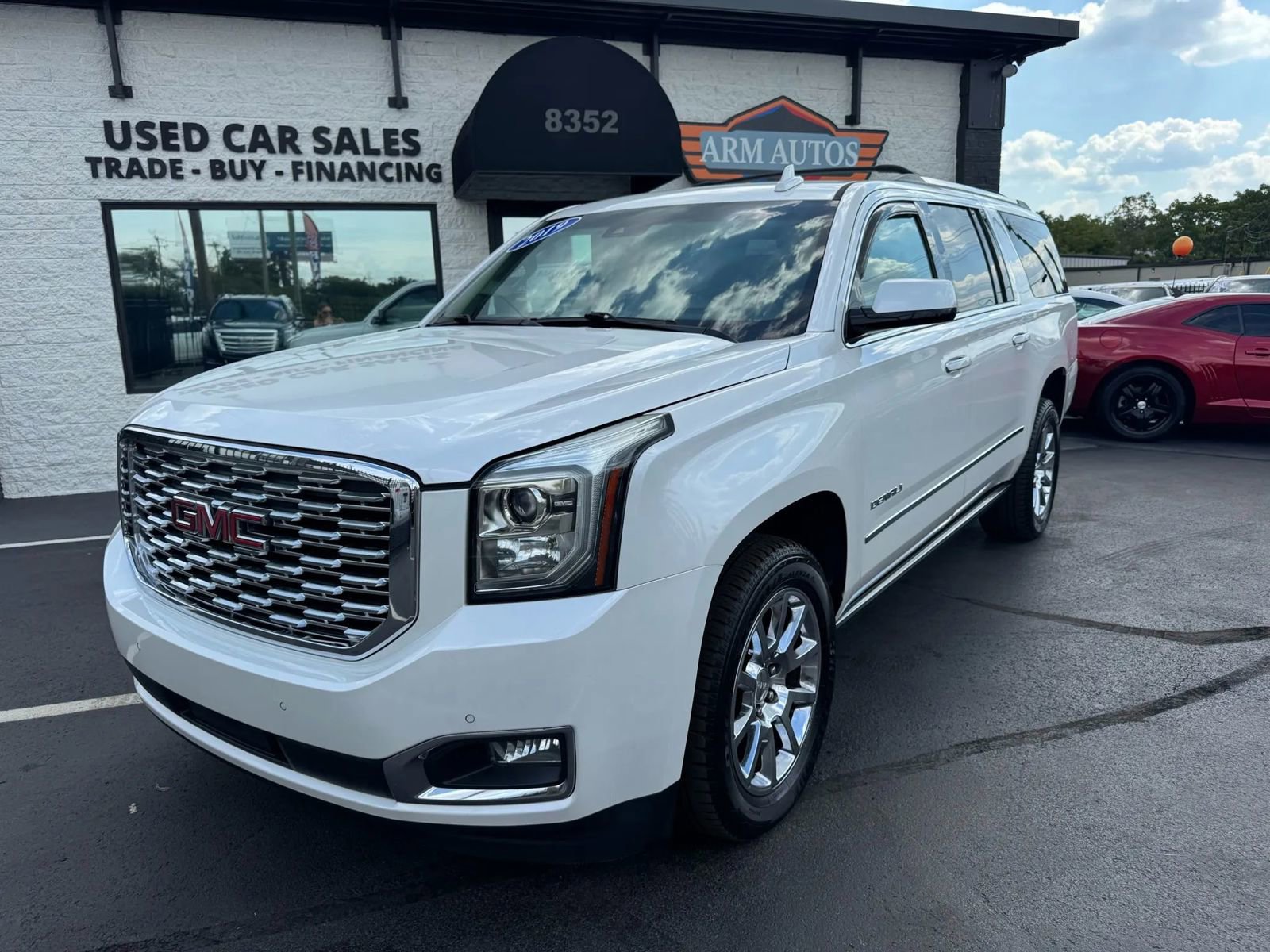 Used 2019 GMC Yukon XL Denali image 2