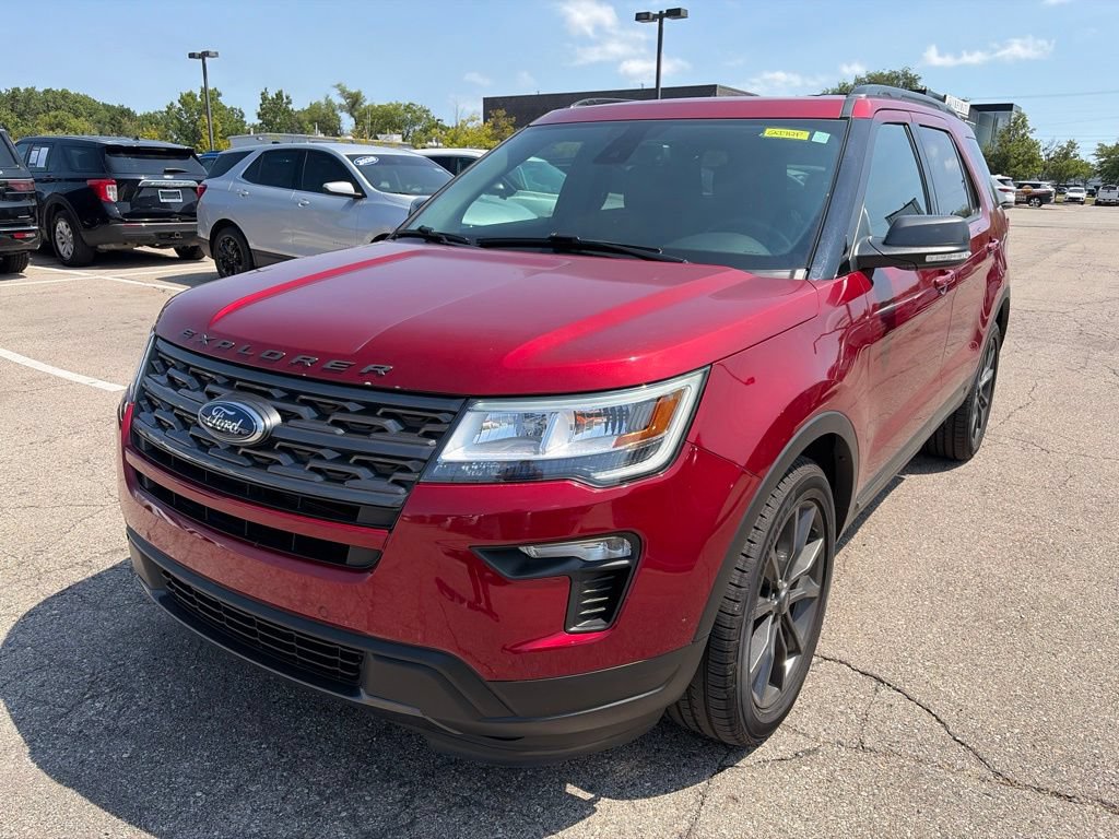 Used 2018 Ford Explorer XLT w/ Equipment Group 202A AWD/4WD image 1
