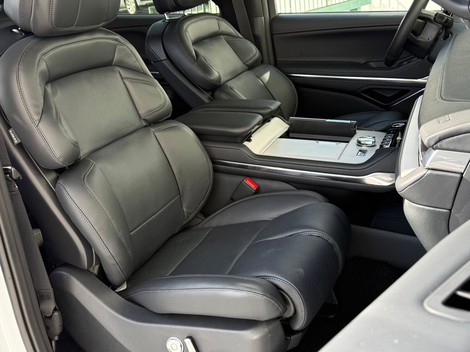 New 2026 Lincoln Navigator Reserve w/ Jet Appearance Package image 11