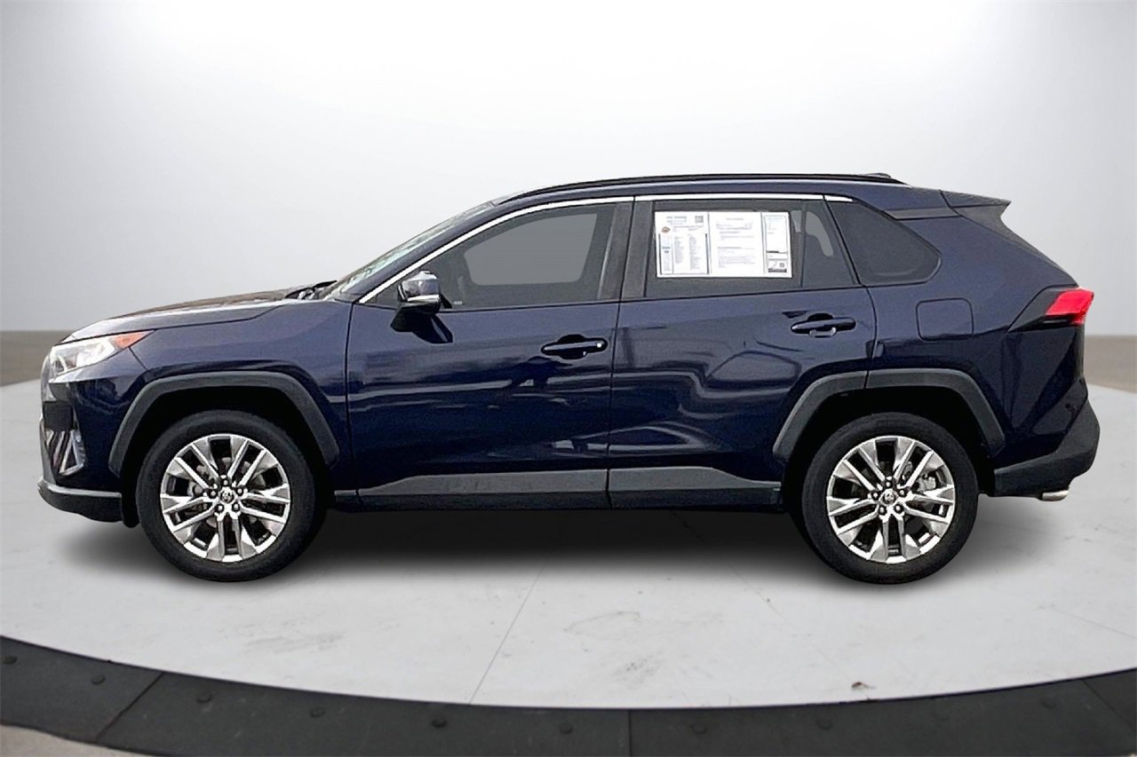 Used 2020 Toyota RAV4 XLE Premium image 6