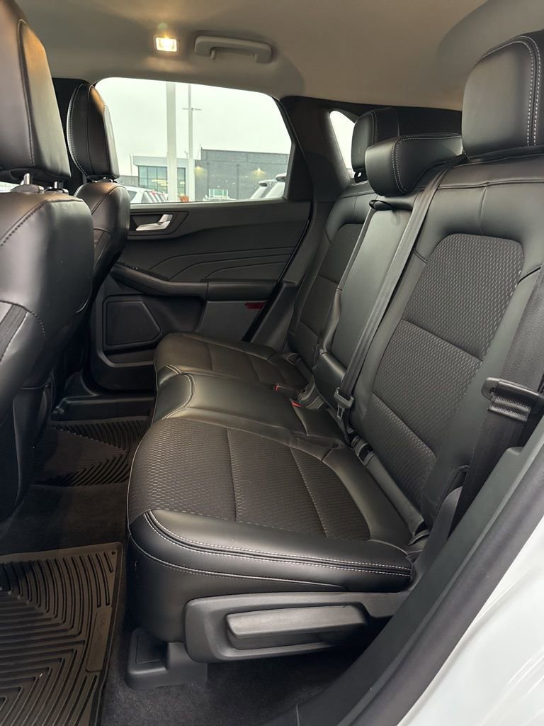 Used 2025 Ford Escape SE image 18