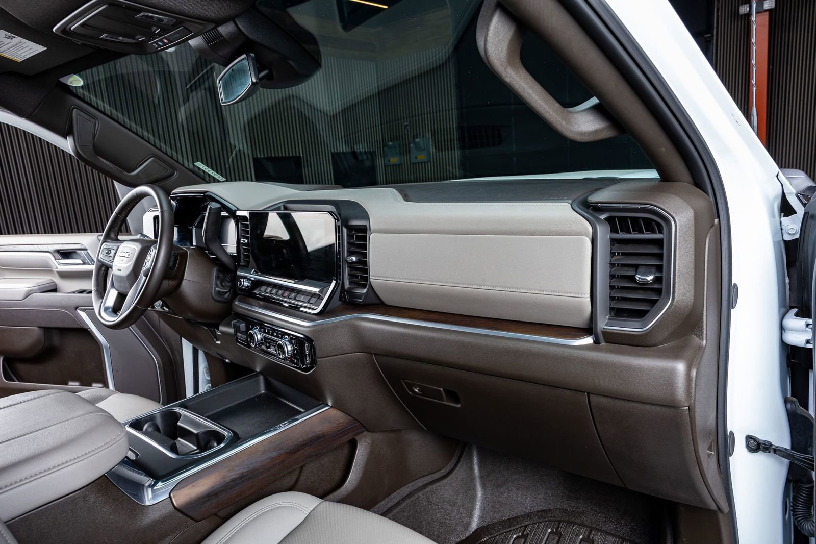 Used 2025 GMC Sierra 2500 SLT image 18