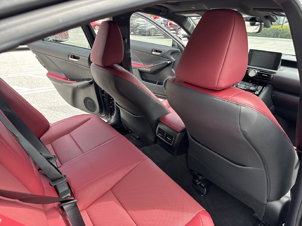 Used 2023 Lexus IS 300 w/ Comfort Package RWD image 33