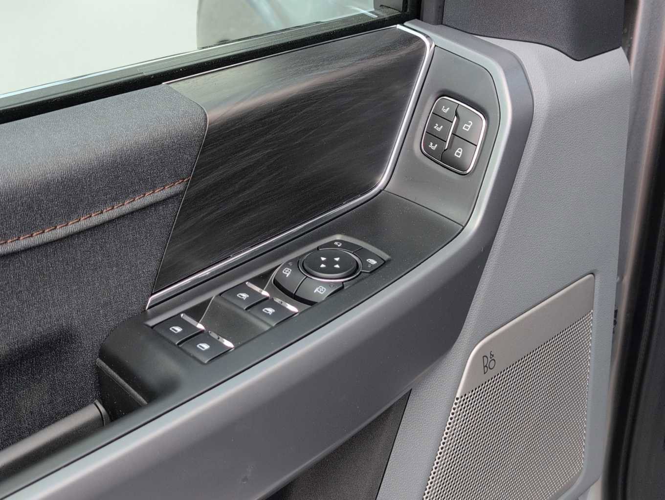 New 2025 Ford F150 Lariat w/ Equipment Group 502A High image 6