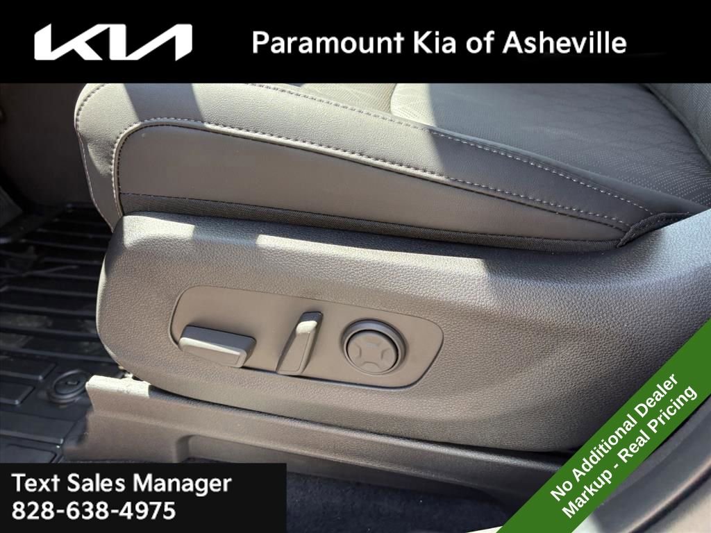 New 2026 Kia Carnival FWD image 17