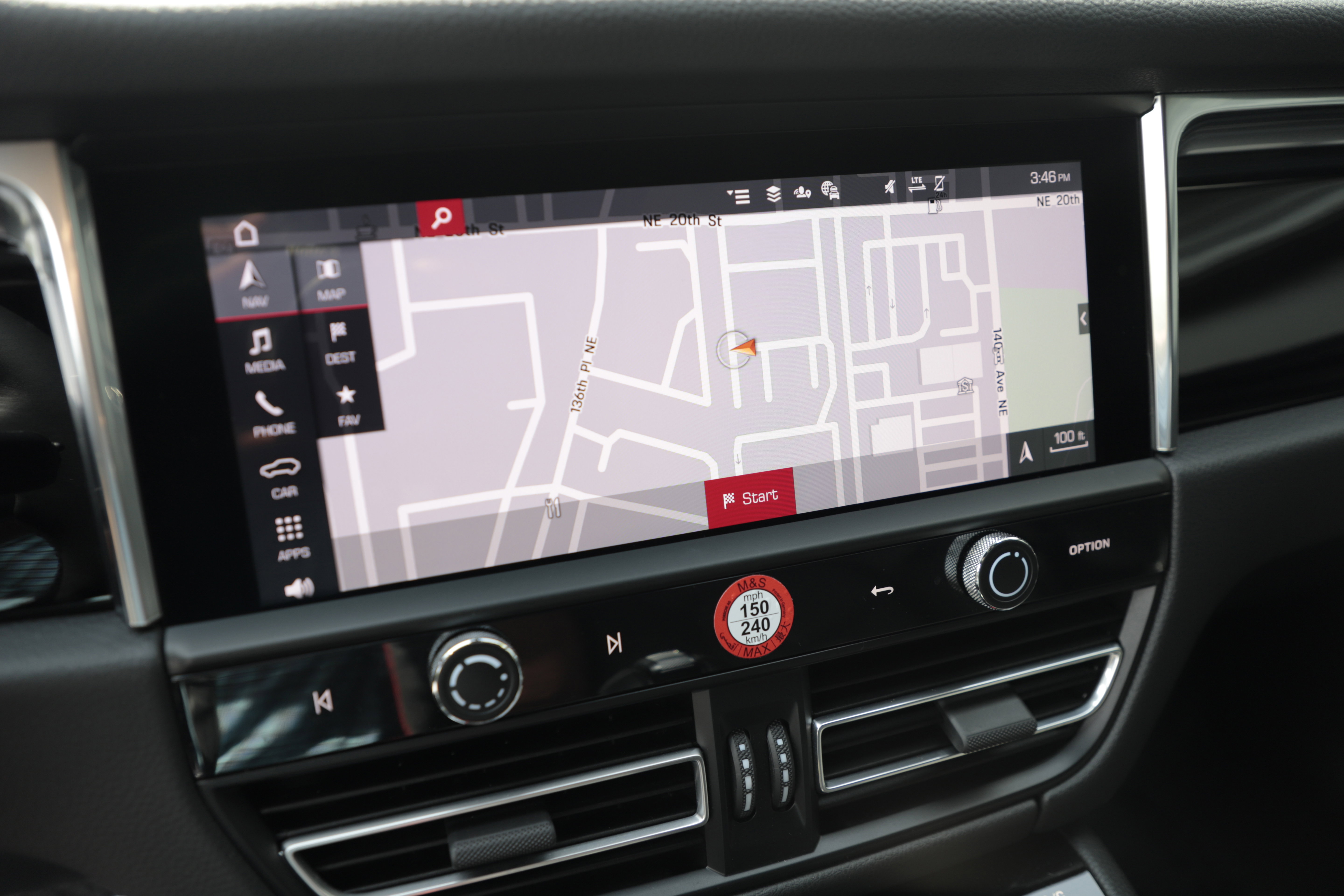 Used 2025 Porsche Macan AWD/4WD image 21
